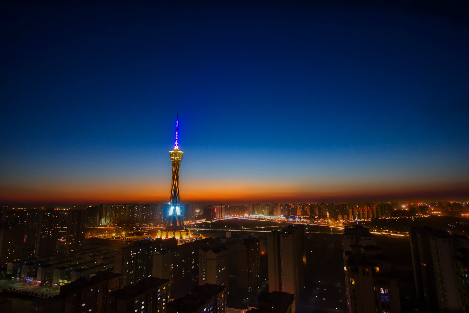 2026 世界杯吉祥物“塔利斯”联动中国航天：限量版太空配色手办揭秘。